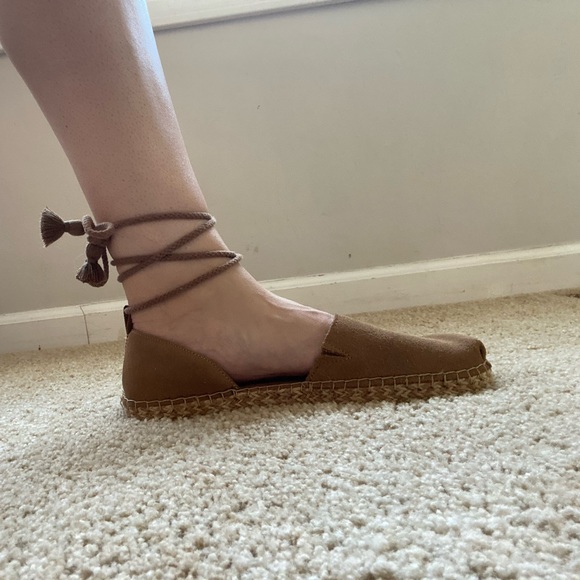 Toms - Picture 1 of 5